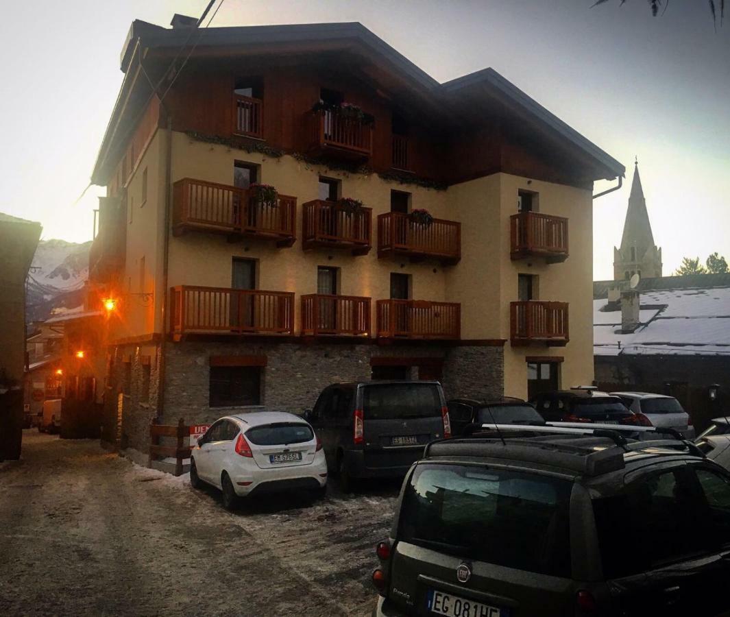 Appartamenti Genevris Oulx Exteriör bild